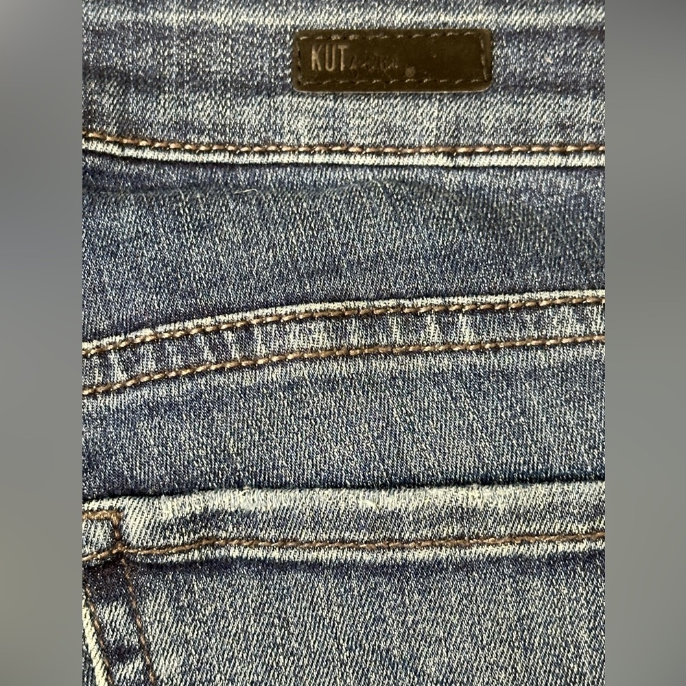 Sz 2 Kut from the Kloth Catherine Boyfriend medium wash light whisker jeans - Picture 5 of 8